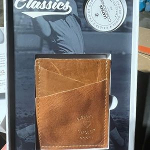Fielders choice wallet with leather conditioner